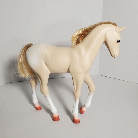 Our Generation Plastic Horse Figurine‎ Toy– Cream/Palomino with Blonde Mane 12" - Picture 16 of 16